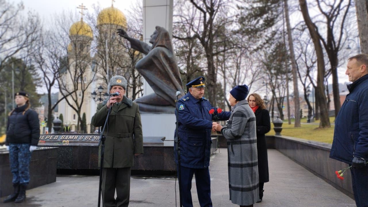 В Кисловодске в День героев Отечества бойца СВО посмертно наградили орденом Мужества..